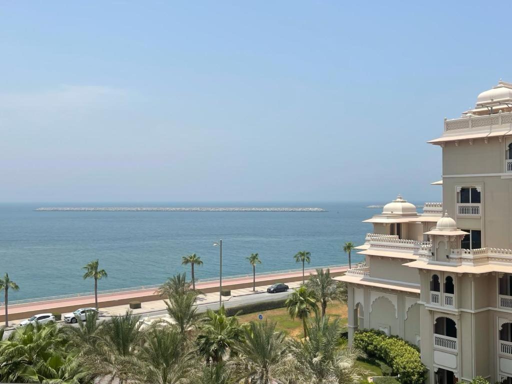 Royal Club By Rvhr, Grandeur Residence Crescent Palm Jumeirah Дубай Экстерьер фото