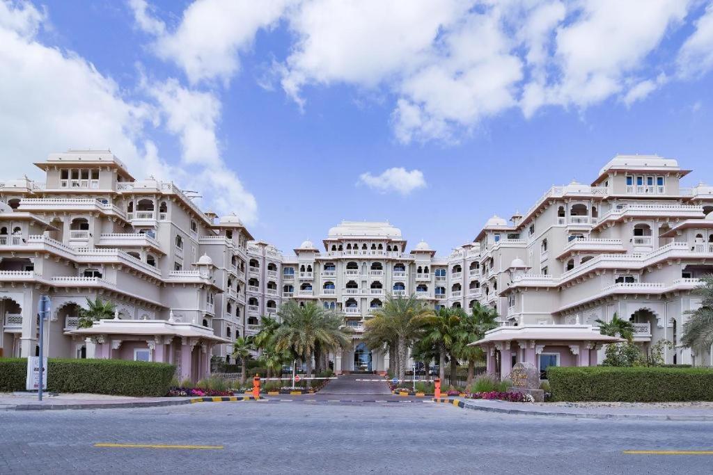 Royal Club By Rvhr, Grandeur Residence Crescent Palm Jumeirah Дубай Экстерьер фото
